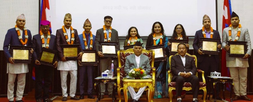 राष्ट्रपति पौडेलबाट विष्णु स्कुलका छात्र शमुएल कोइराला विश्वकर्मा सहित उत्कृष्ट दस कवि पुरस्कृत