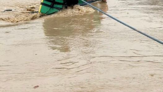 नेपाल प्रहरीद्वारा विपद् उद्दार कार्य गरिदै (तस्वीरहरु) नेपाल प्रहरीद्वारा विपद् उद्दार कार्य गरिदै (तस्वीरहरु)