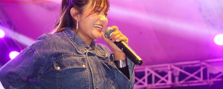 धरान खेलकुद मञ्चको आयोजनामा १५ दिने धरान खेलकुद महोत्सव २०८२ को छैठौँ दिन गायिका धरान खेलकुद मञ्चको आयोजनामा १५ दिने धरान खेलकुद महोत्सव २०८२ को छैठौँ दिन गायिका