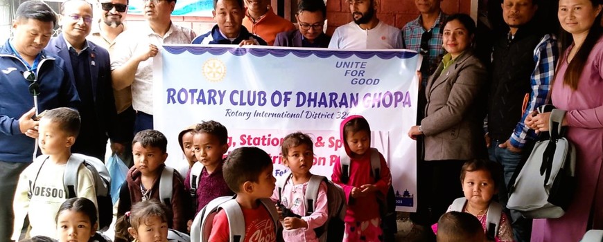 रोटरी क्लव धरान घोषाद्धारा दुइ वाल केन्द्रलाई सहयोग 