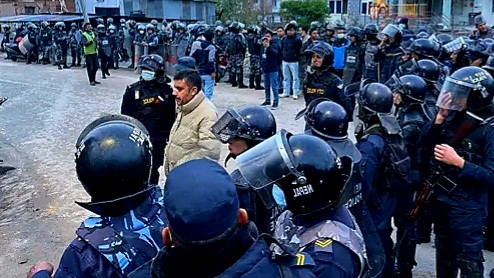 बिहान ५ बजे ओली निवासमा पुग्यो प्रहरी